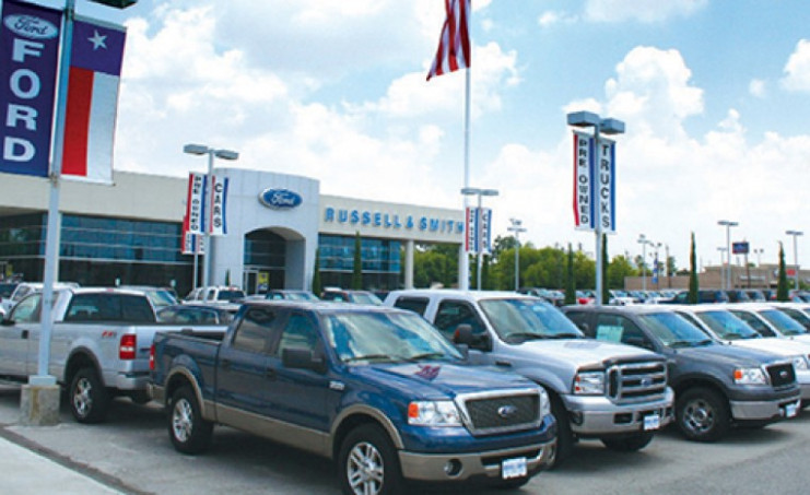 Russell & Smith Ford car lot